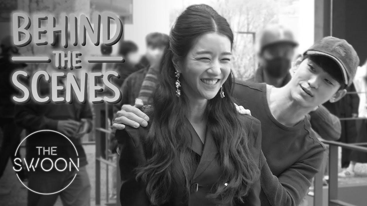 [Behind the Scenes] Kim Soo-hyun wraps Search engine marketing Yea-ji in a heat hug |  It is okay to not be okay [ENG SUB]