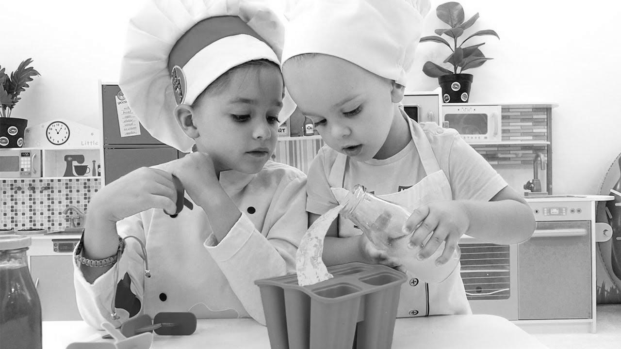 Niki and Chris be taught to prepare dinner for Mom